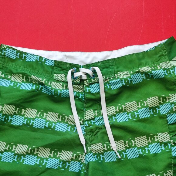 DC Shoes board short green with graphic design men's size 32 - Picture 2 of 8